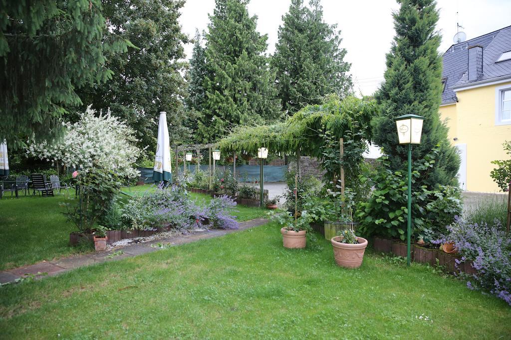 Hotel zur Post Mulheim an der Mosel Exterior foto